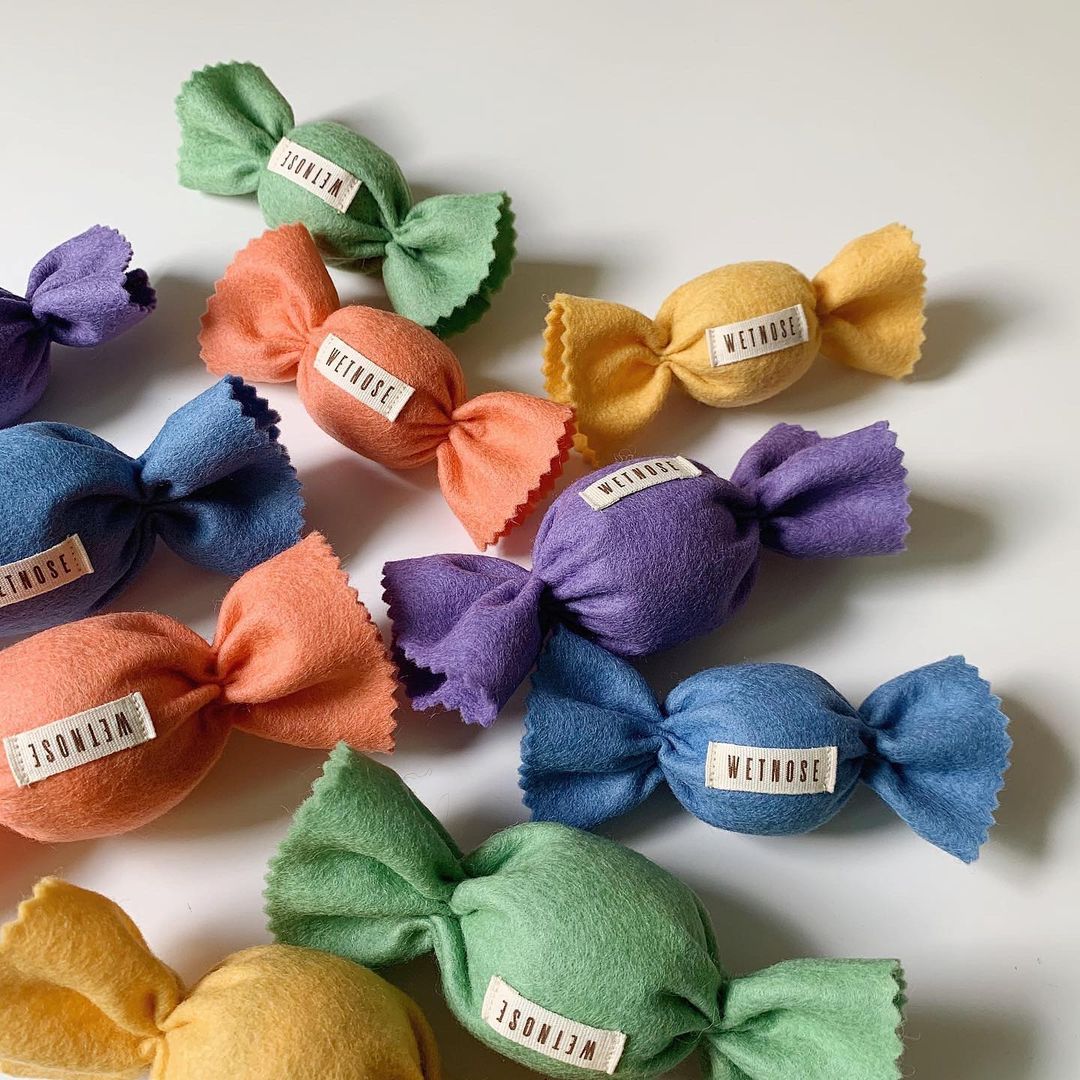 CANDY CATNIP TOY