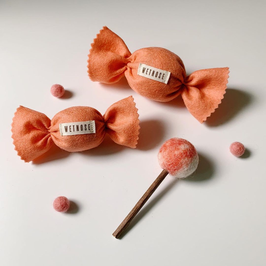 CANDY CATNIP TOY